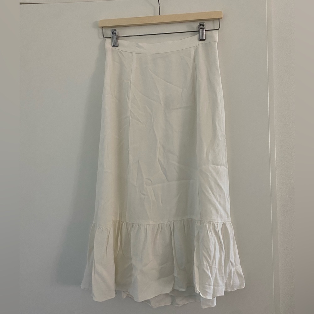 aritzia wilfred white flowy midi skirt 🕊️☁️🤍